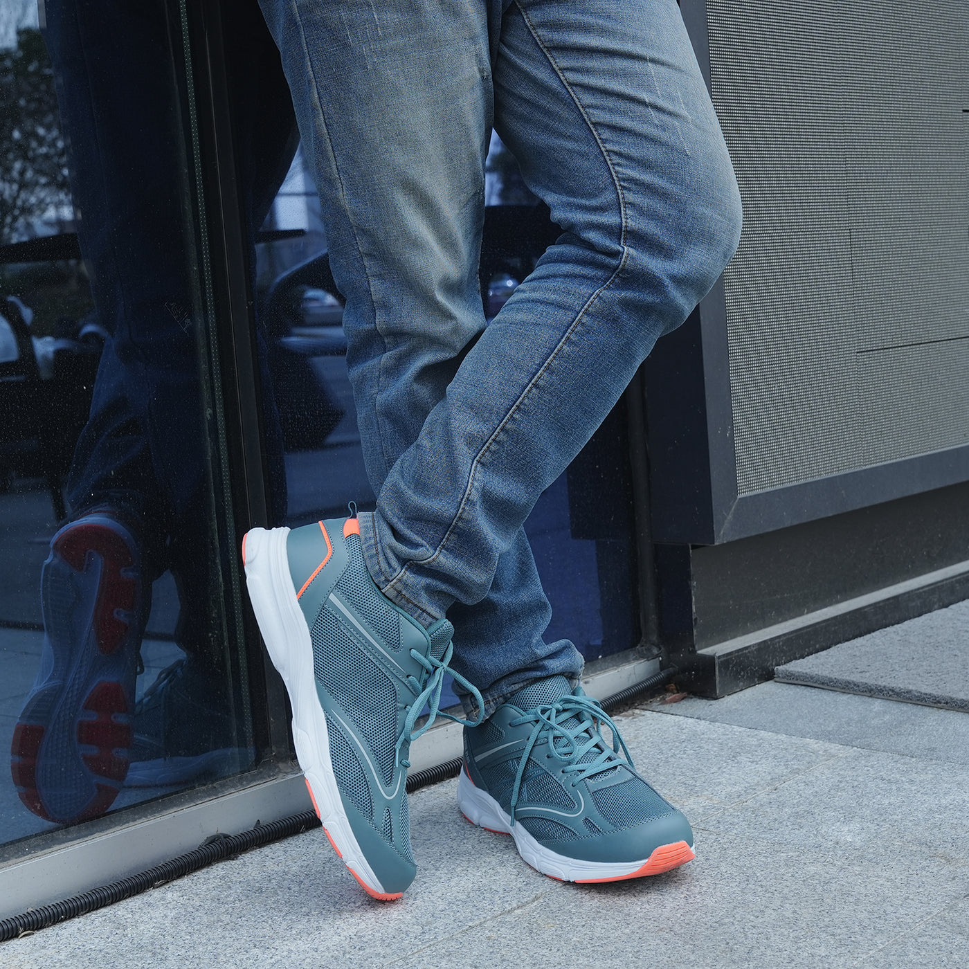 Runova Daily Comfort Walking Sneaker