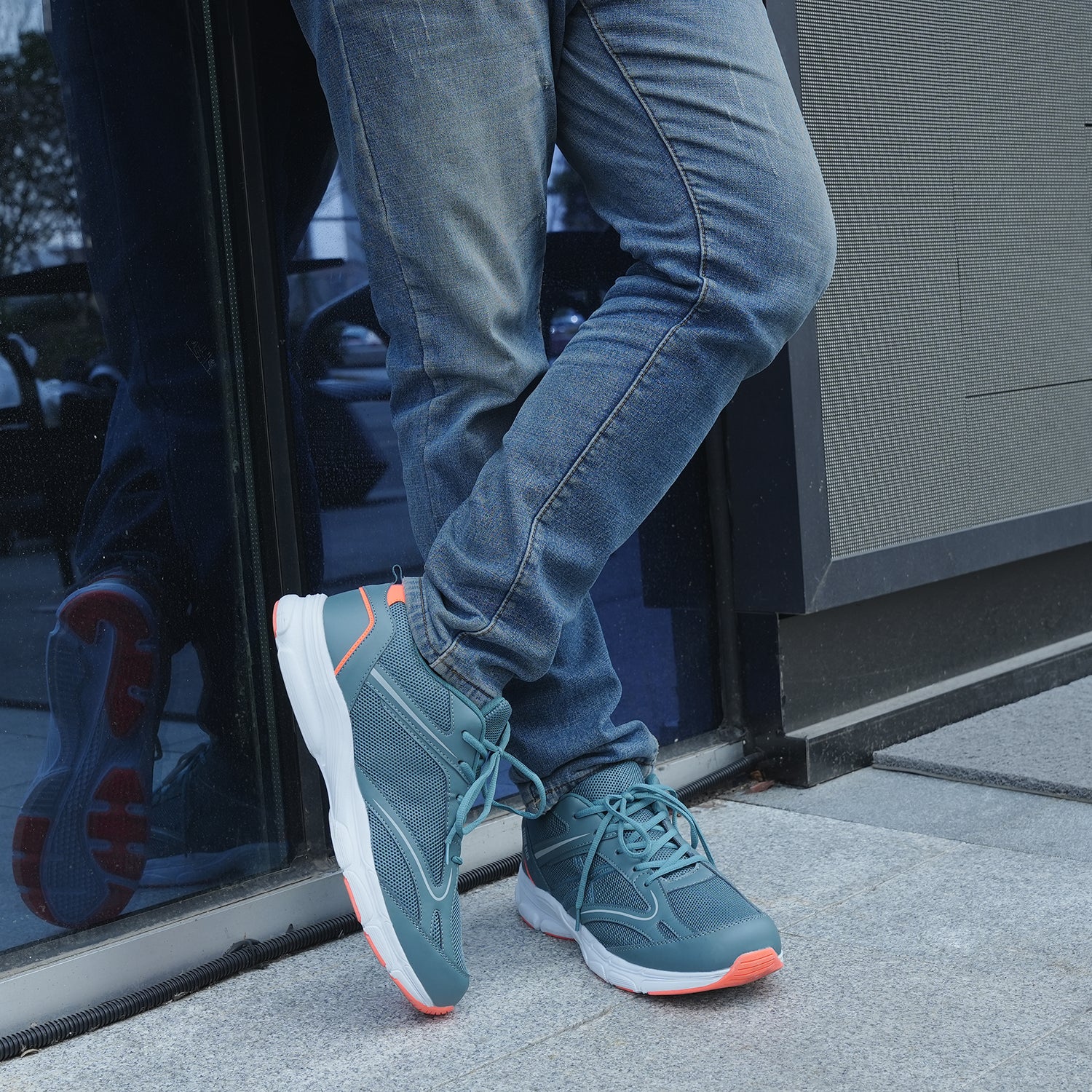 Runova Daily Comfort Walking Sneaker