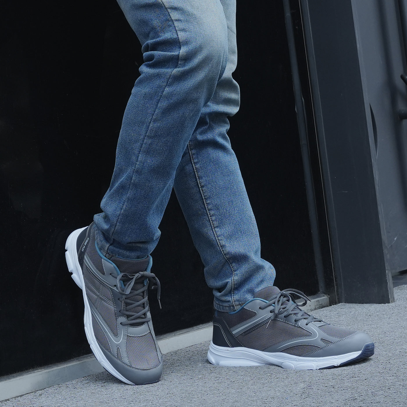 Runova Daily Comfort Walking Sneaker