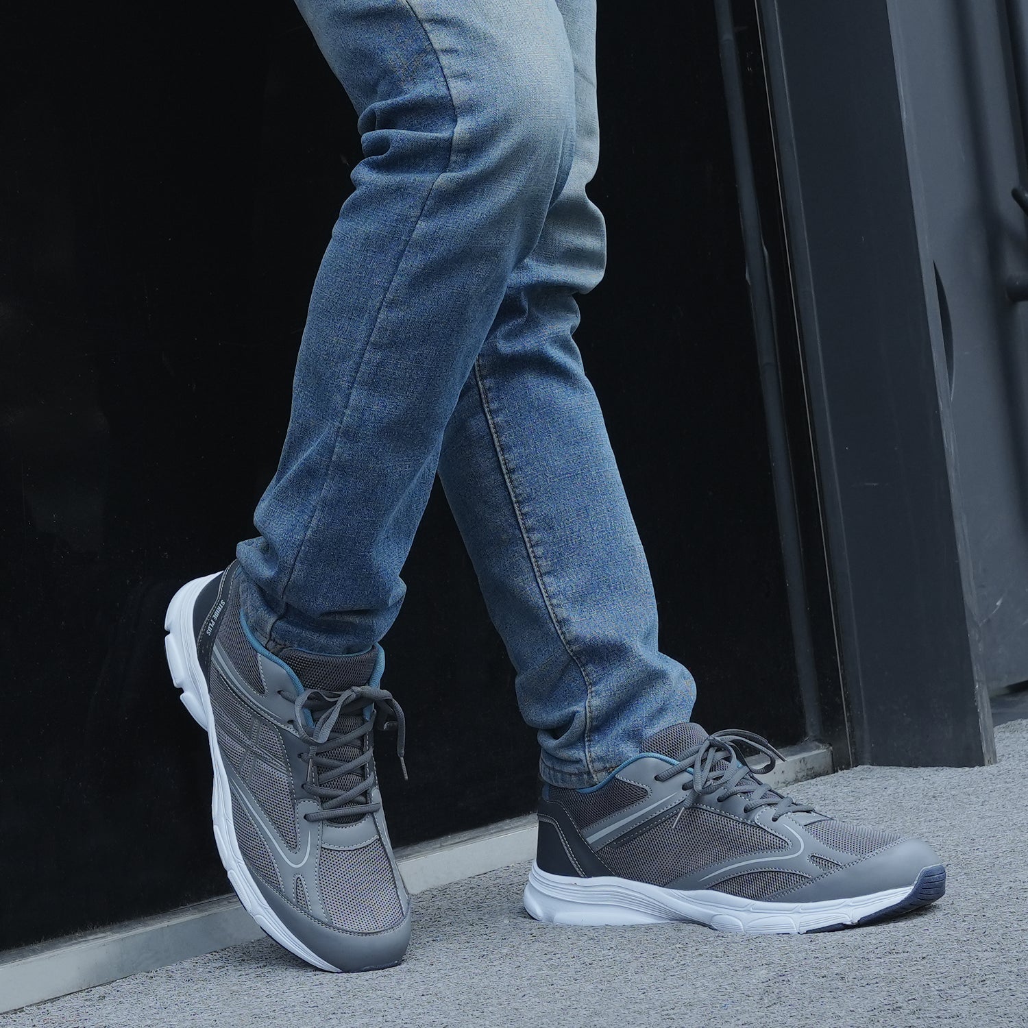 Runova Daily Comfort Walking Sneaker